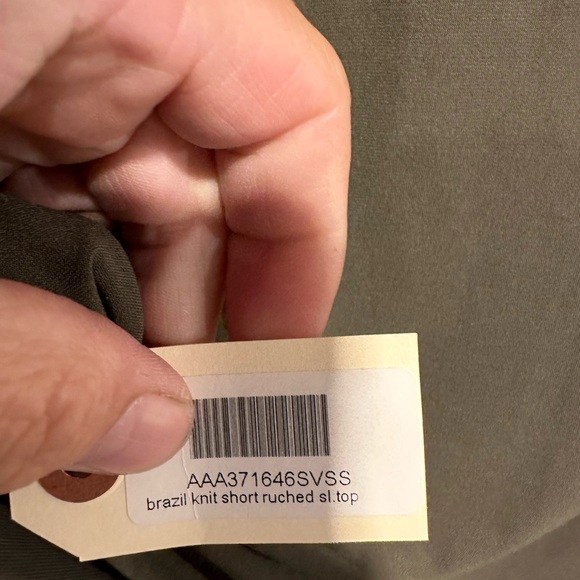 Kim & Co. Brazil Knit Short Ruched Sleeve Top - Picture 5 of 8